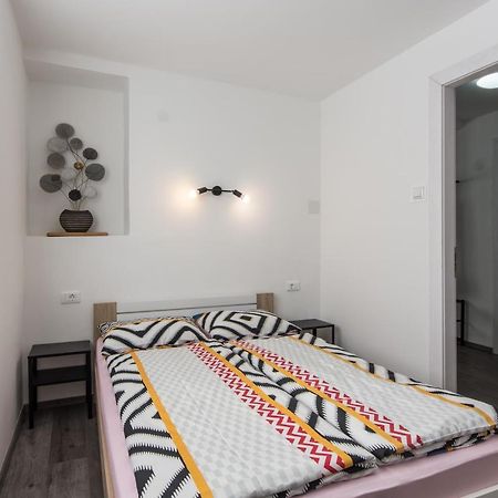 Apartment Retiro Pola Esterno foto
